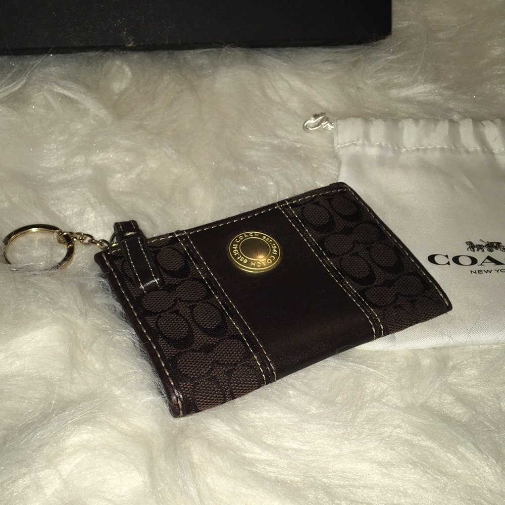 Like new! Coach zippered Pocket Keychain
